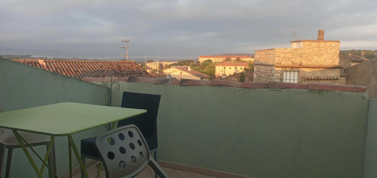Duplex De Charme Avec Terrasse Au Coeur Du Village Lorgues Bagian luar foto