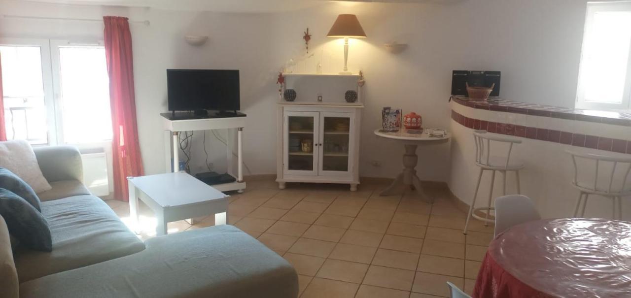 Duplex De Charme Avec Terrasse Au Coeur Du Village Lorgues Bagian luar foto