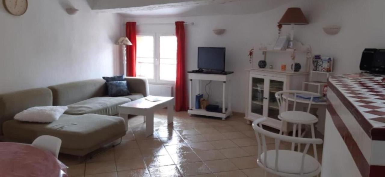 Duplex De Charme Avec Terrasse Au Coeur Du Village Lorgues Bagian luar foto