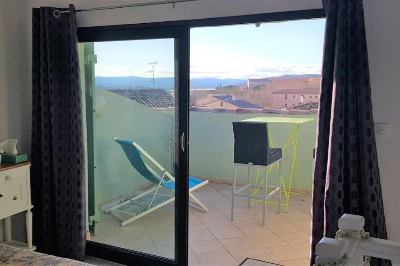 Duplex De Charme Avec Terrasse Au Coeur Du Village Lorgues Bagian luar foto